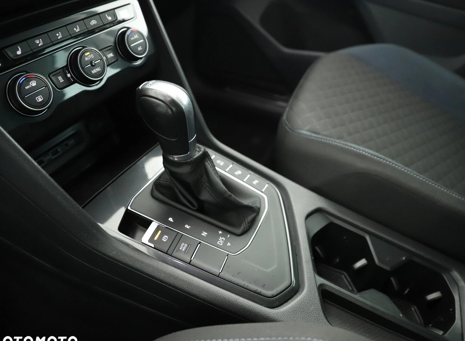 Volkswagen Tiguan cena 99900 przebieg: 145827, rok produkcji 2019 z Poznań małe 781